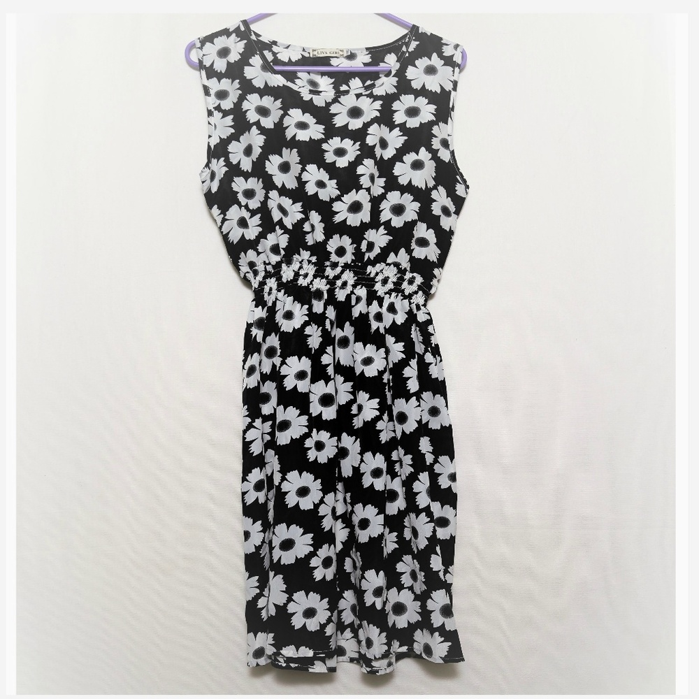 # LIVA GIRL Sleeveless Flower Dress Size Med